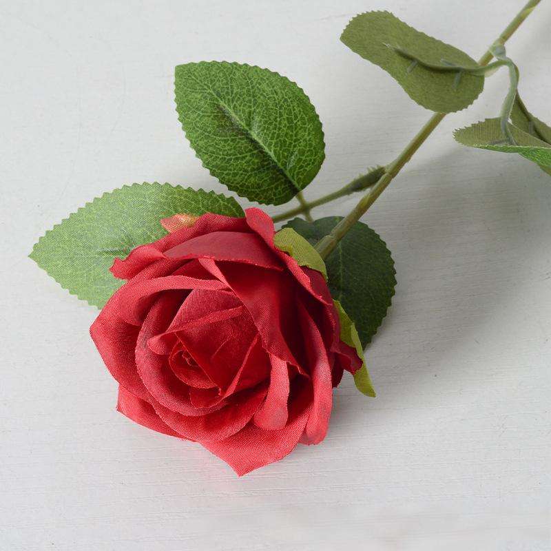 สีแดงเข้ม (ผ้าไหม)