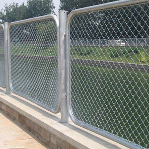 6ft 8 <span class=keywords><strong>Foot</strong></span> Farm Garden <span class=keywords><strong>Fence</strong></span> 9ゲージ亜鉛メッキダイヤモンドサイクロン鉄ワイヤーメッシュフェンスパネルチェーンリンクフェンス
