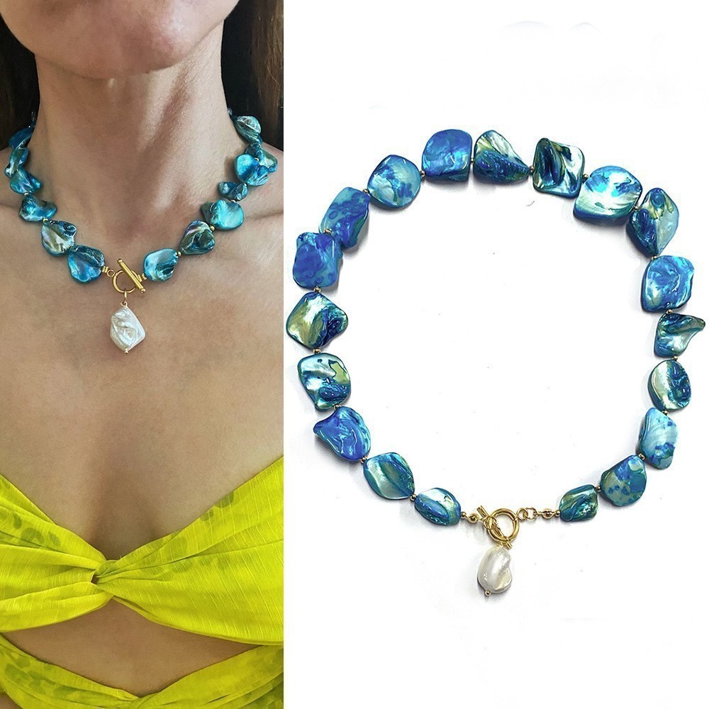Collier boucle bleu ot 43cm (éviter liquide)