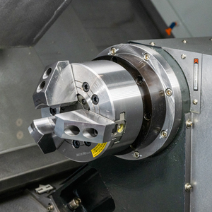 Fresadora CNC de 3 ejes de alto rendimiento Torno CNC de procesamiento de metales a la venta - Product Image 5