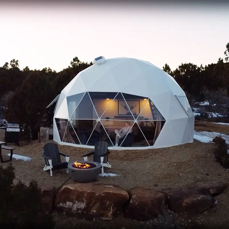 Tienda de campaña de cúpula iglú de fábrica, tienda de campaña de hotel de cúpula de lujo con baño, tienda geodésica impermeable de lujo para acampar al aire libre