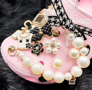 Nhà Máy Tùy Chỉnh Dâu Tây Kim Loại Giày Bow Trang Trí Bán Buôn Thương Hiệu Bling Sang Trọng Màu Hồng Kim Loại Thiết Kế Clog Giày Charms - Product Image 6