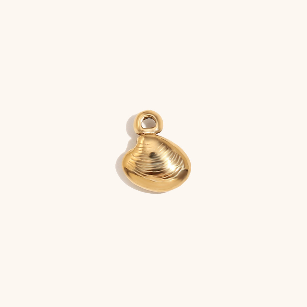 Clam pendant - gold