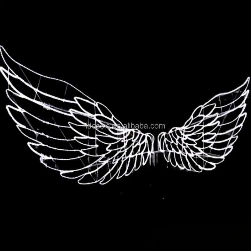 商業クリスマスの楽しい公園の装飾のための屋外の照らされた羽の翼の大きな天使の写真opディスプレイ