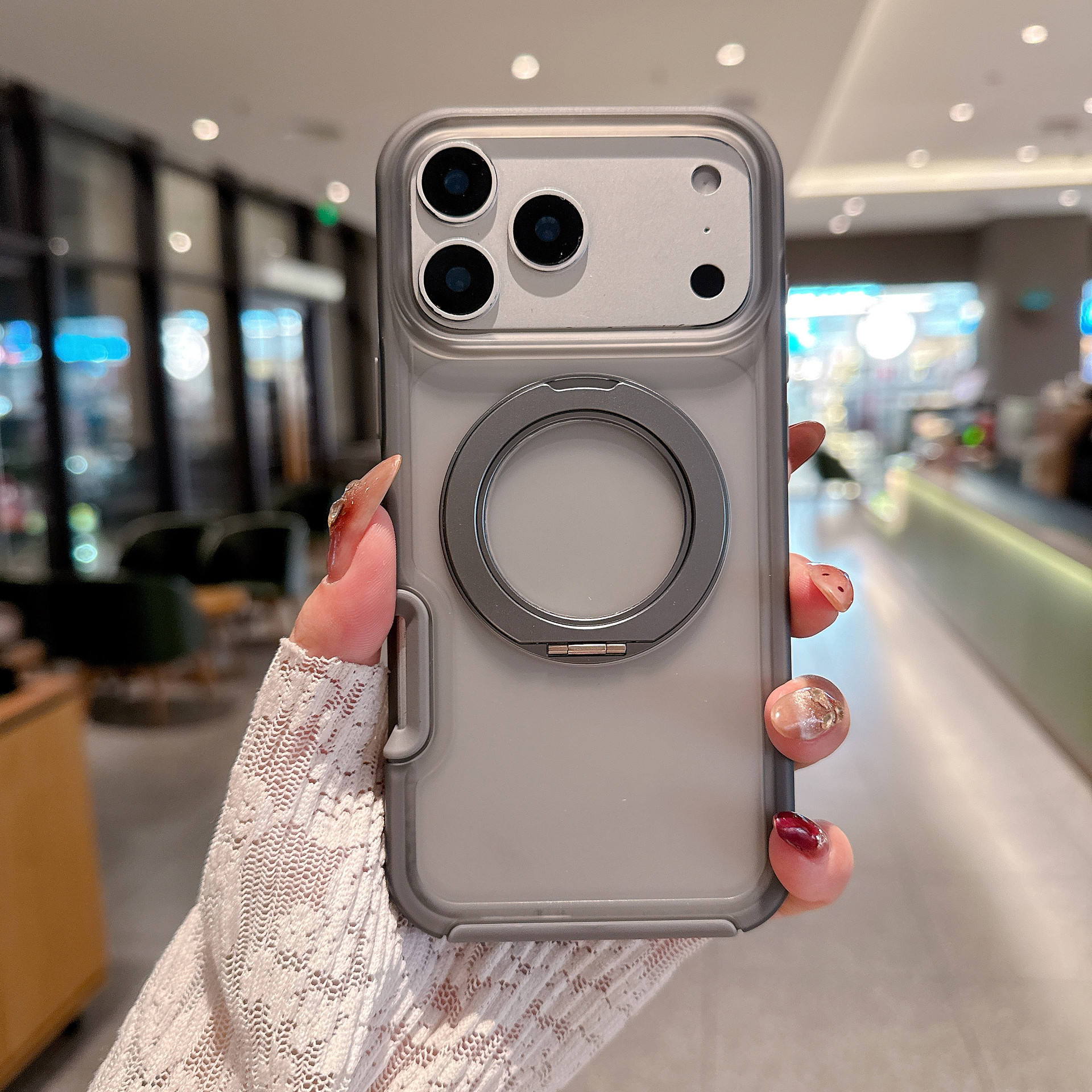 สีเทาเข้ม