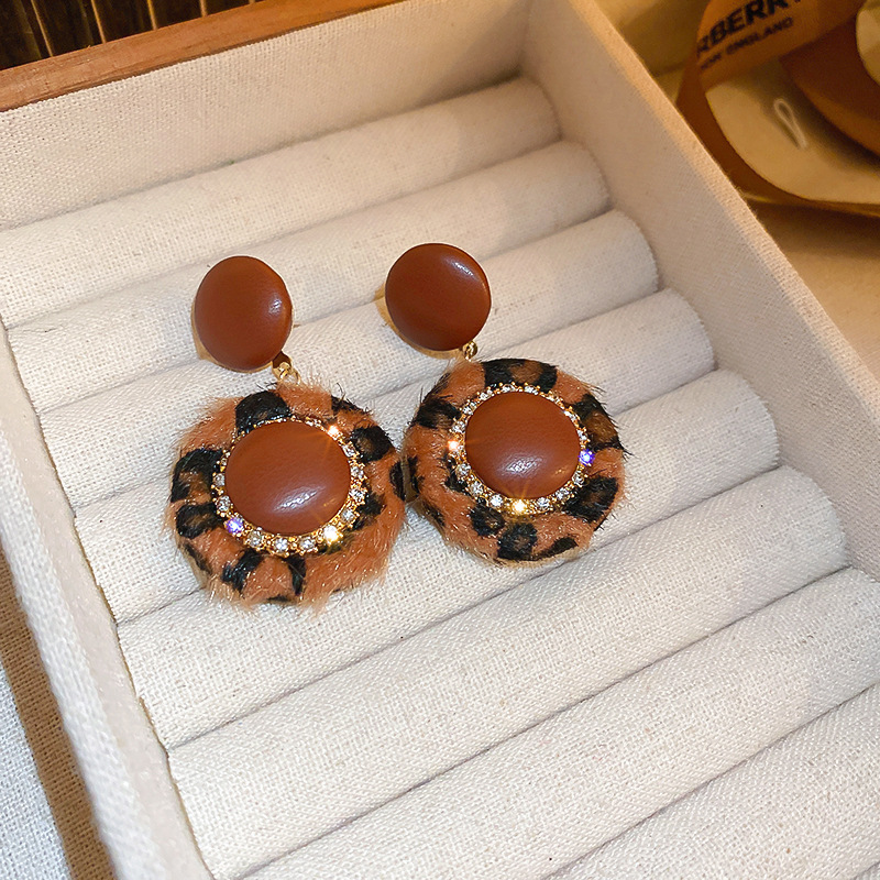 13 # aiguille-brun-peluche argentée