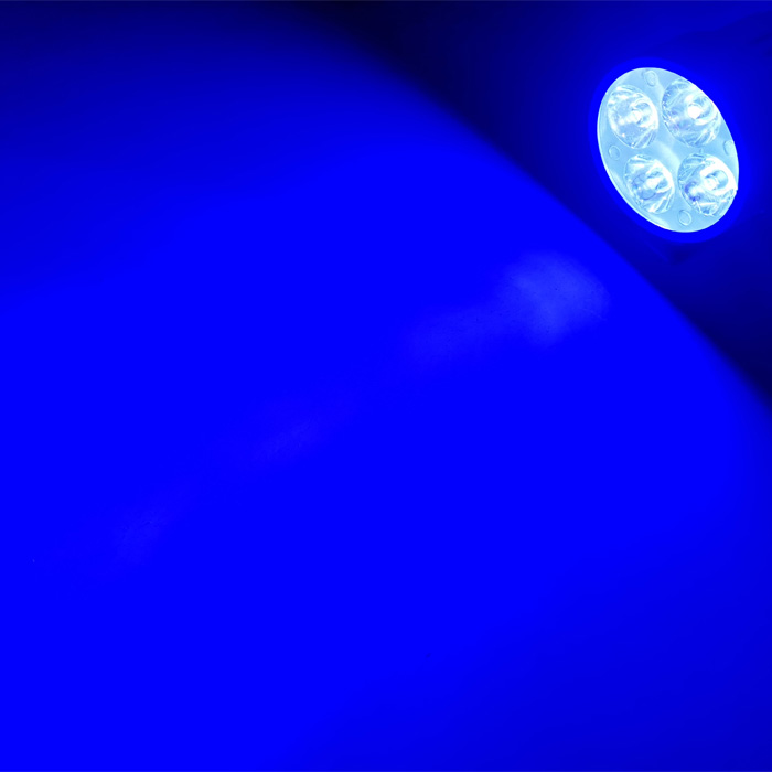Lumière bleue + boîtier bleu