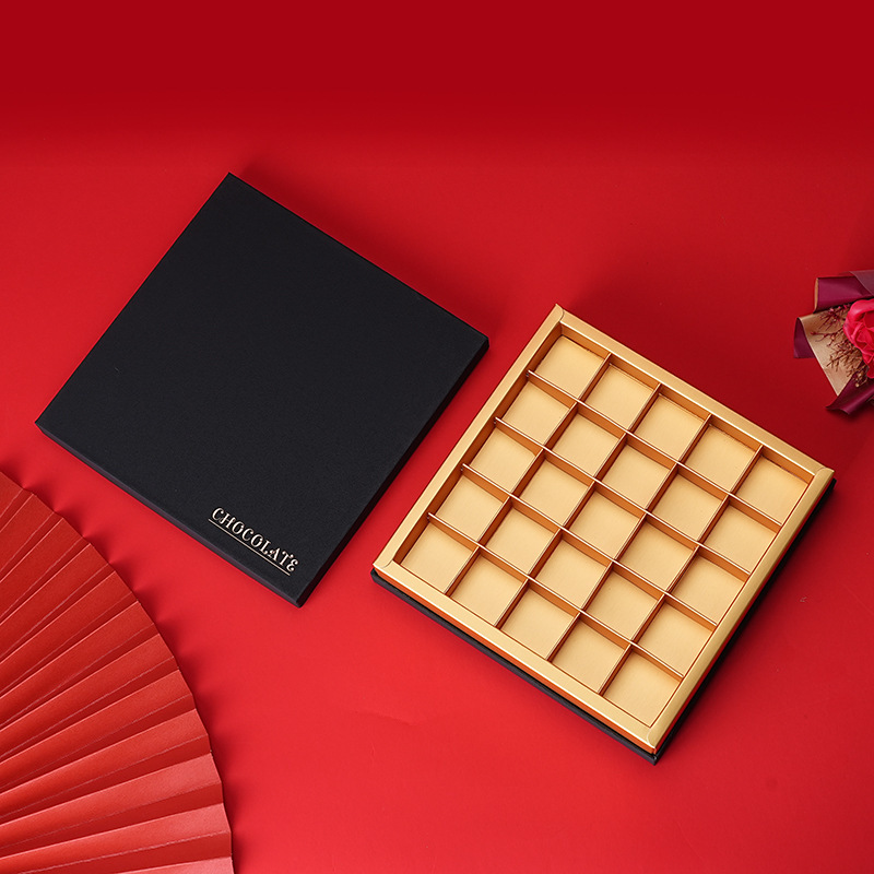 Caja de regalo negra con textura suave, diseño de 25 compartimentos.