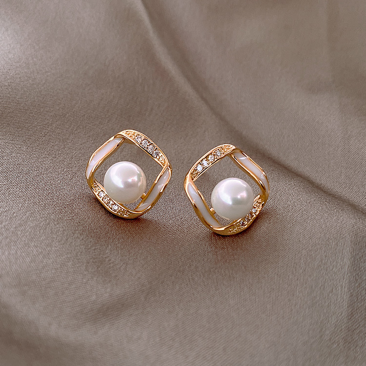 4 # Perle carrée F4037