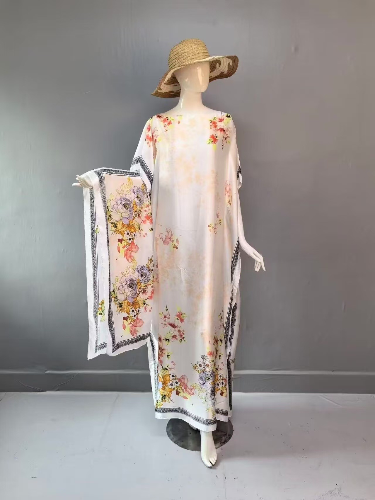 Flores como el brocado blanco.