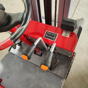 Carrelli elevatori motorizzati per lo scarico di carico impilamento e movimentazione dei componenti del nucleo inclusi - Product Image 5