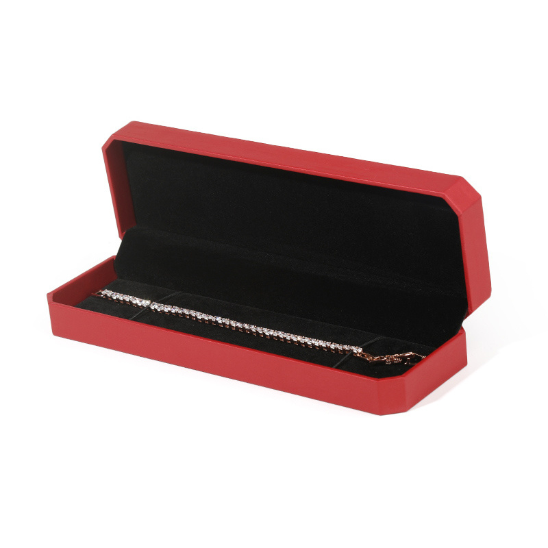 Boîte collier rouge