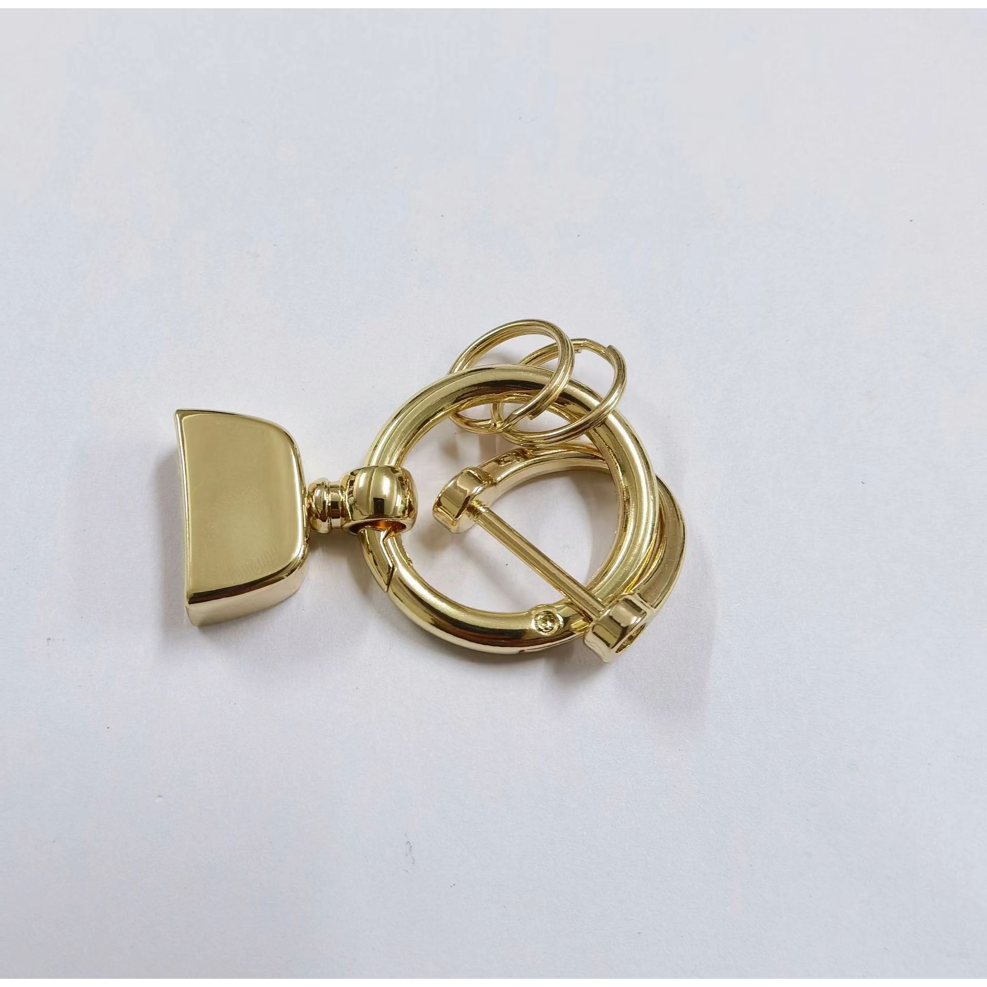 Three-piece set in light gold