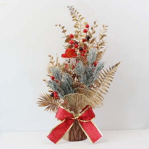 デスクトップの装飾のための家と休日のためのクリスマスツリーの小さな鉢植えのテーブルショーケースの装飾