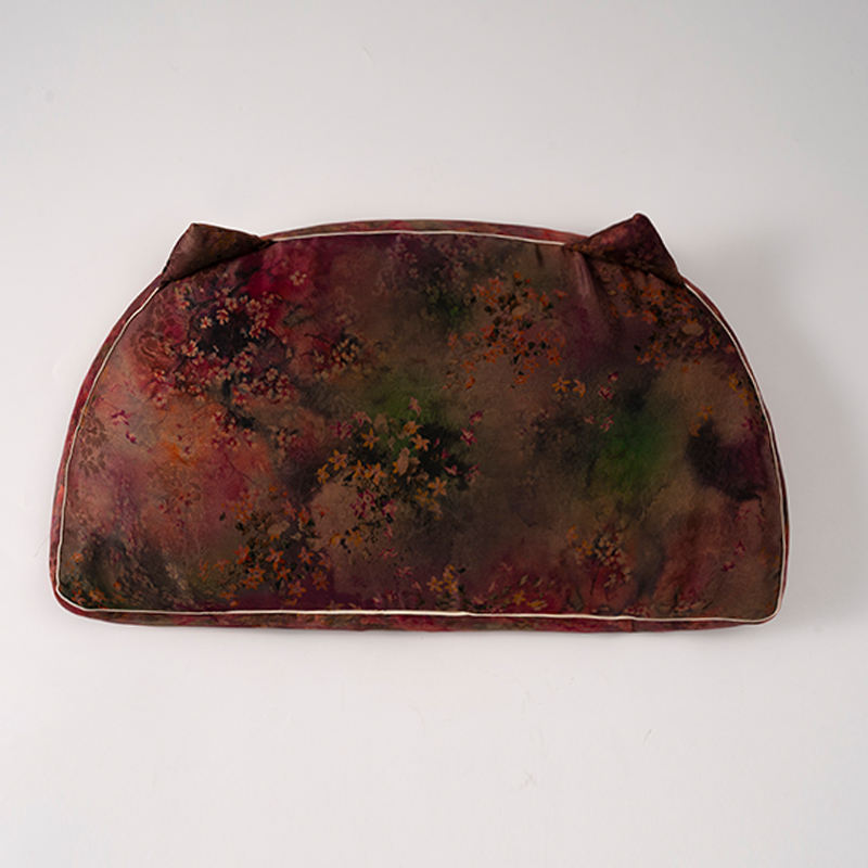 Ink Wash Pear Blossom Xiangyunsilk Pillow (Cat Ear)