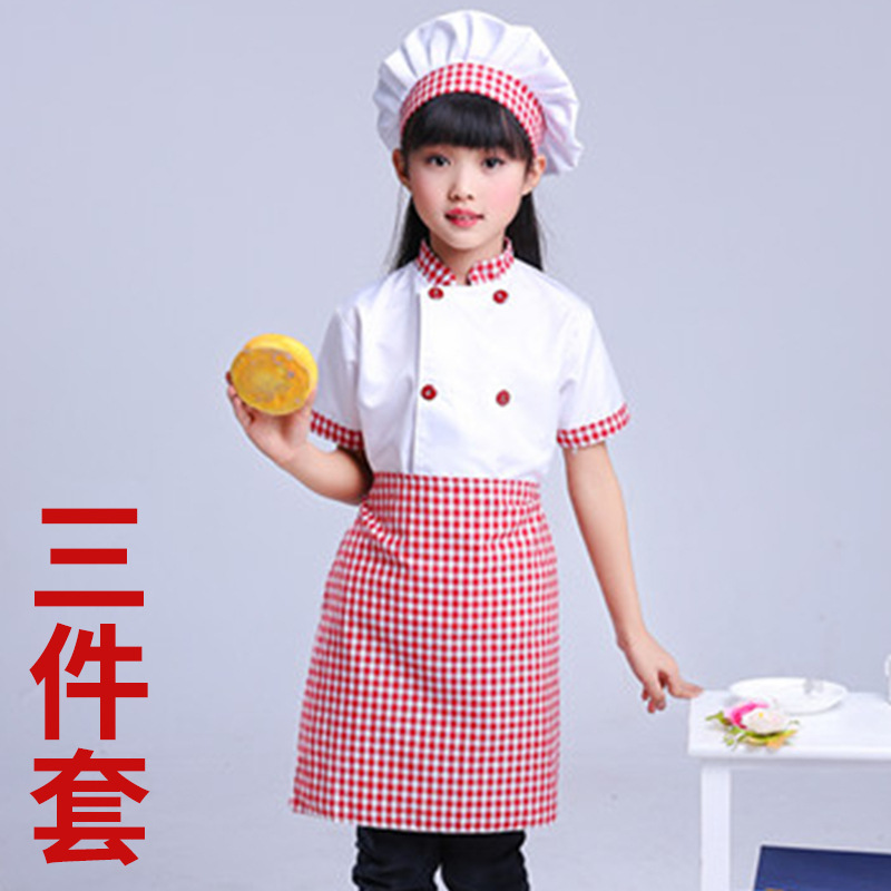 Delantal de manga corta con cuello a cuadros rojos y gorro de chef.
