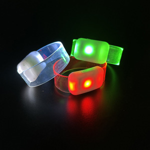 DMX e braccialetti a LED telecomandati lampeggianti illuminano braccialetti con effetti RGB Syncable per concerti e feste - Product Image 6