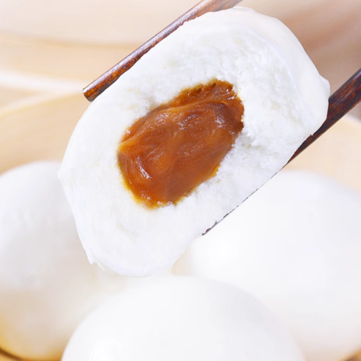 Chinesisches gefrorenes gedämpftes Brötchen gefüllt mit Lotus-Samen paste Lotus paste Brötchen im kantonesischen Stil