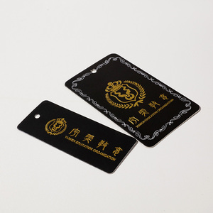 Etiquetas colgantes con cuerda para ropa al por mayor, ropa pequeña personalizada, logotipo de papel reciclado de buena calidad - Product Image 1