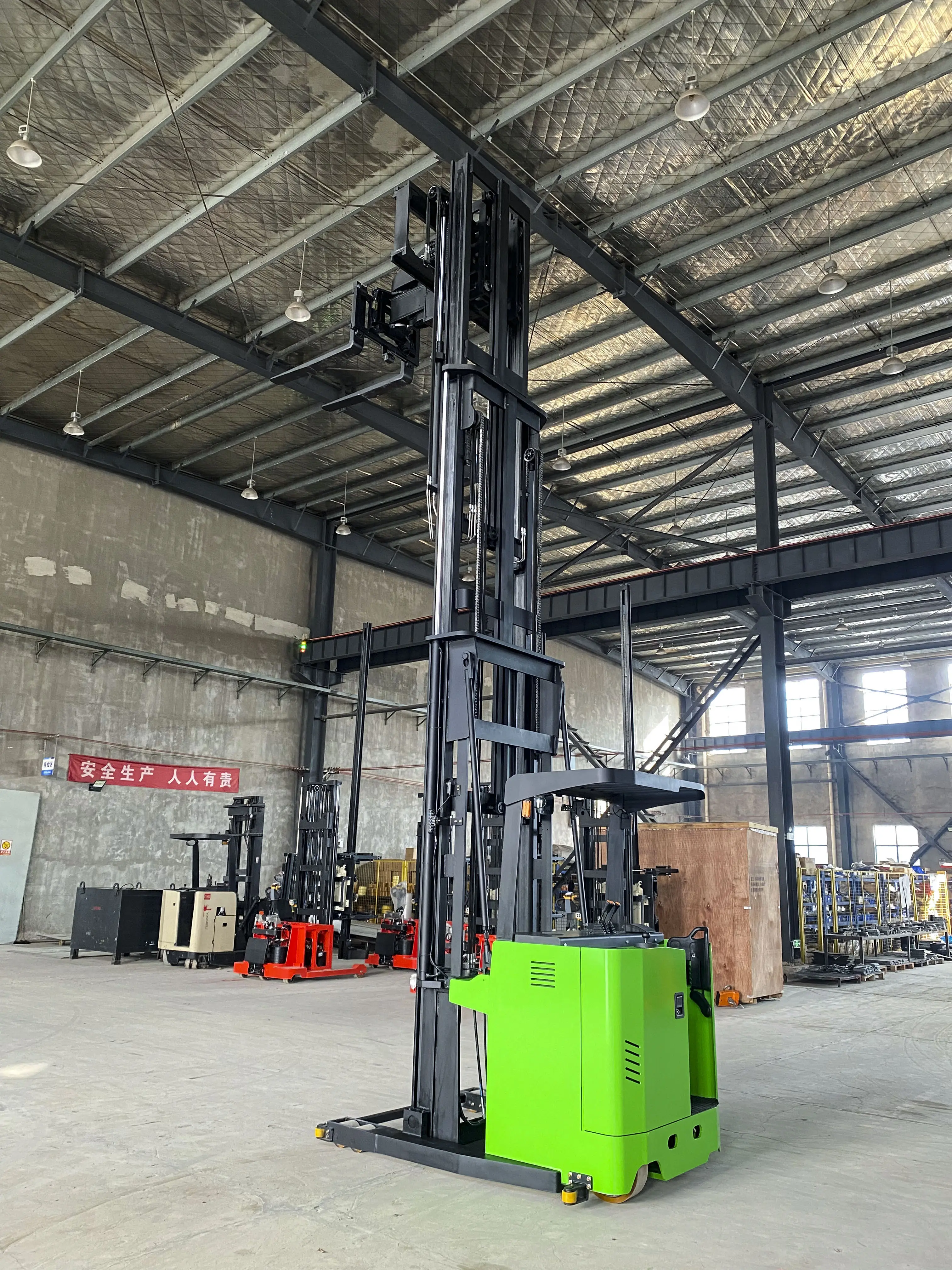 Alat angkut Forklift 3000-10000mm tinggi 3 arah tumpuk palet VNA Forklift