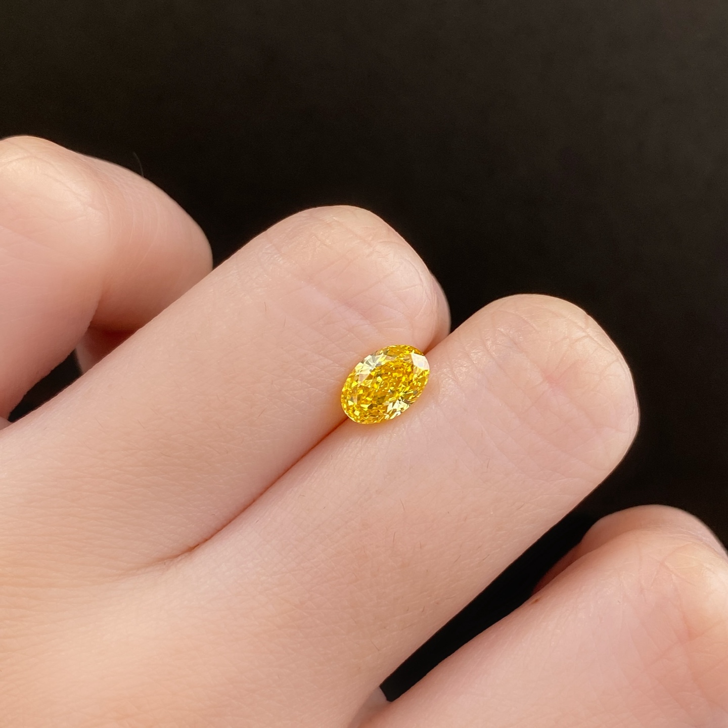Ovalado Amarillo Intenso y Brillante VVS2