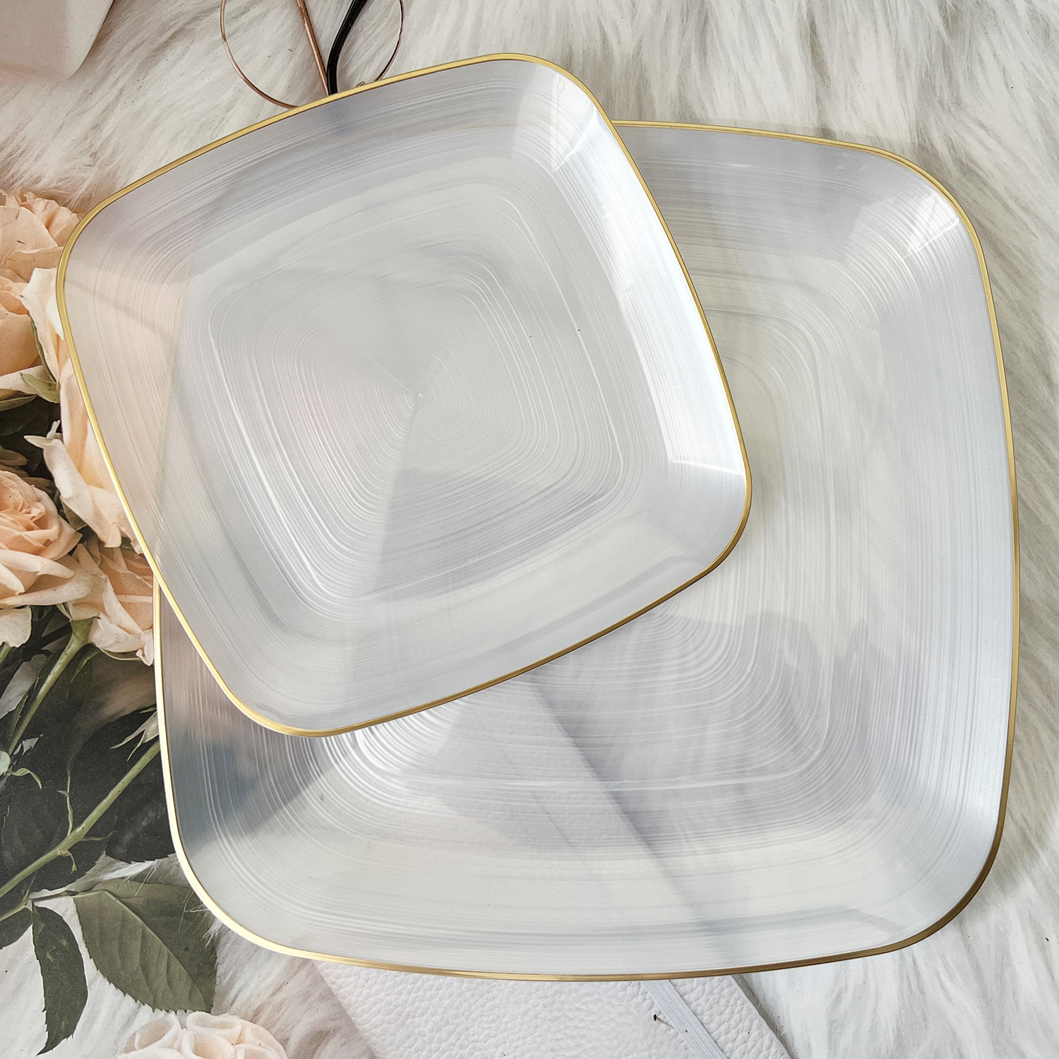 Assiette carrée transparente