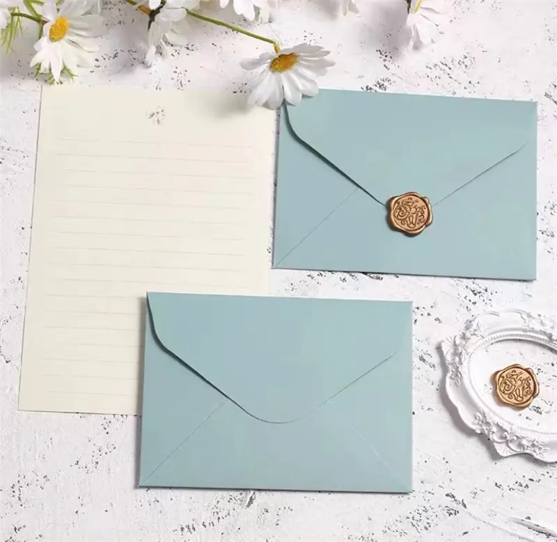 Busta di carta blu chiaro di lusso con logo stampato personalizzato campione gratuito di buste di invito a nozze con lettera d'amore