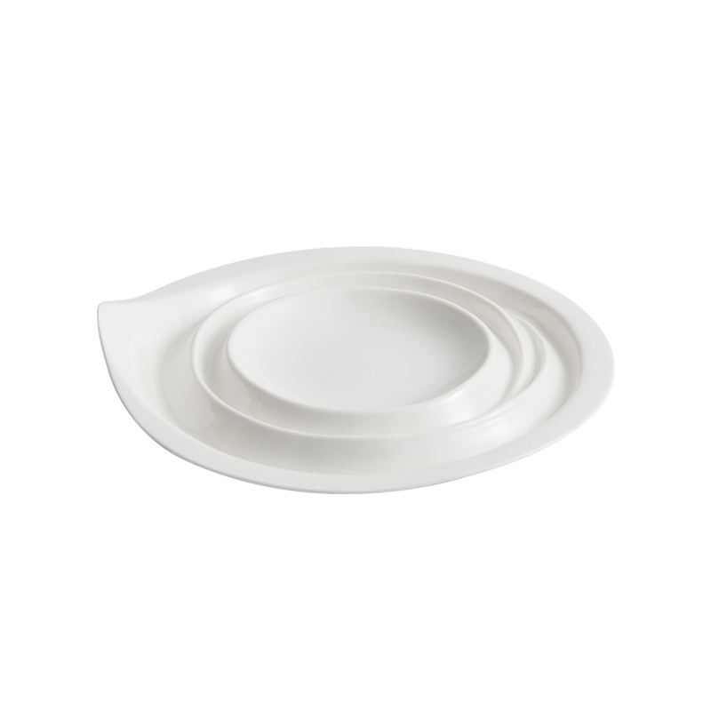 จานสีขาว