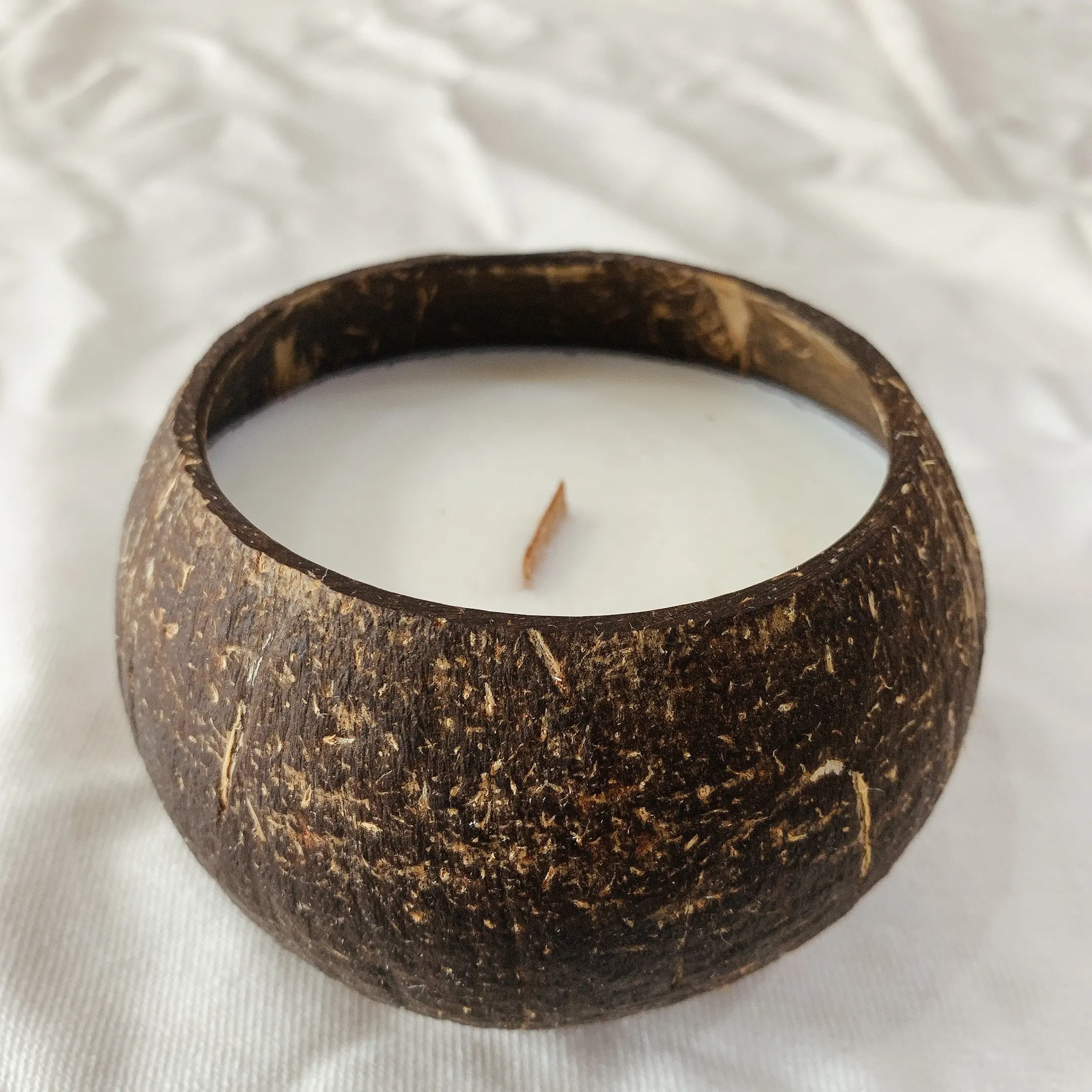 Hot item Eco - Friendly Coconut Candle Bowl Mixture of Coconut and Soy Wax Burns Over 40 Hours