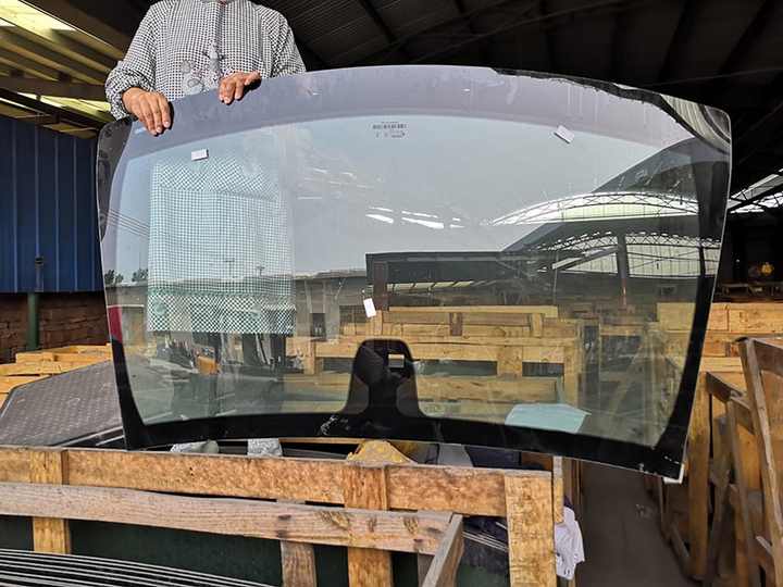 Yüksek kaliteli sunroof cam meclisi fit için Jeep Cherokee 2016 pvb lamine araba camı