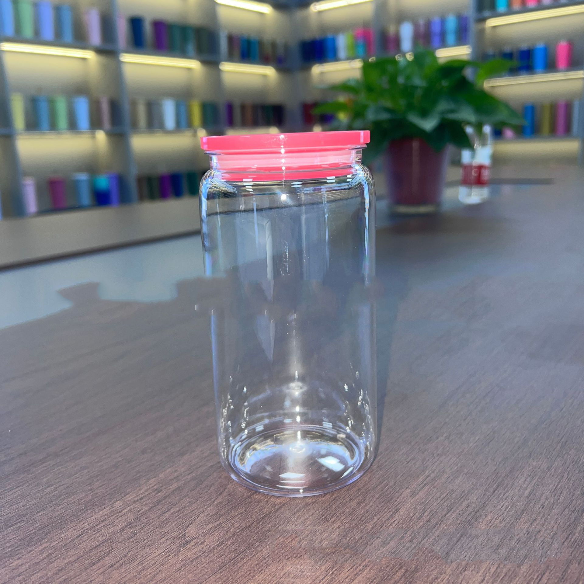 Couvercle en plastique rouge rose