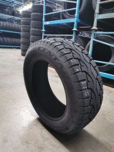 新しい冬ラジアルカータイヤ205/50R16 205/55R16 205/60R16スタッズ付き乗用車タイヤ205サイズ