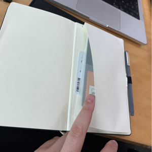 A 5尺寸，带tomoe river纸压花皮革记事本，带定制标志黑色日记本定制日记本，带笔 - Product Image 4
