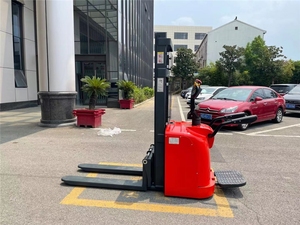 High Quality 1.5 Tons <strong>Load</strong> Capacity 3m Lifting Height Lead Acid Battery in Stand-On Electric Stacker With <strong>Platform</strong> - Product Image 3