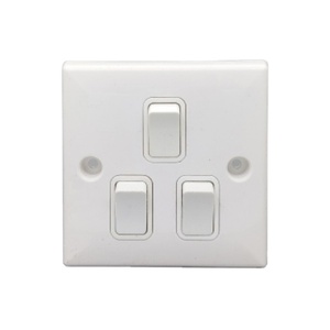 IDシリーズ3スイッチ4スイッチ。ユニバーサル3穴5ジャック10A220Vウォールスイッチ。 - Product Image 1