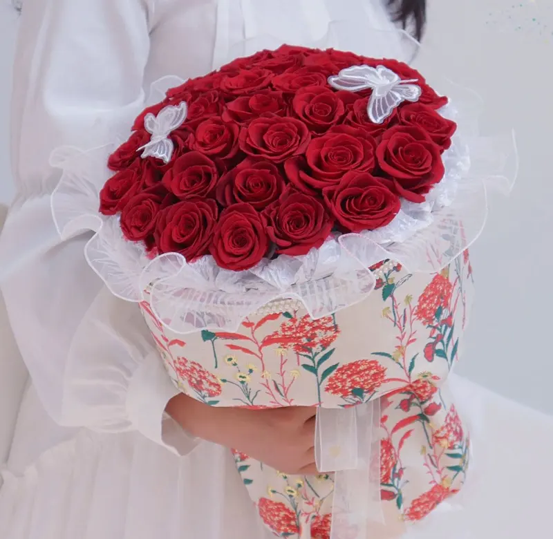 2023 Most popular items Preserved rose flower bouquet Decorative dried flower bride bouquet for Valentines day