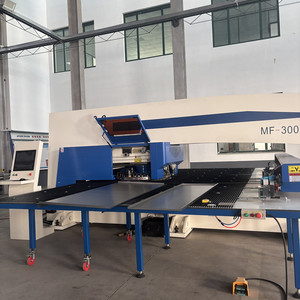 Punzonadora de torreta CNC para hojas de metal con funciones de servo grabado, estampado y punzonado - Product Image 6