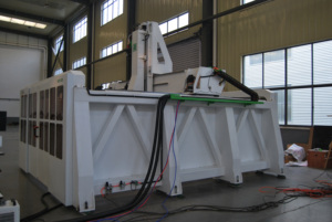 Enrutador CNC de 5 ejes RCF1325 Controlador OSAI adecuado para corte de forma de grabado de superficie 3D a gran escala para metaloide de madera