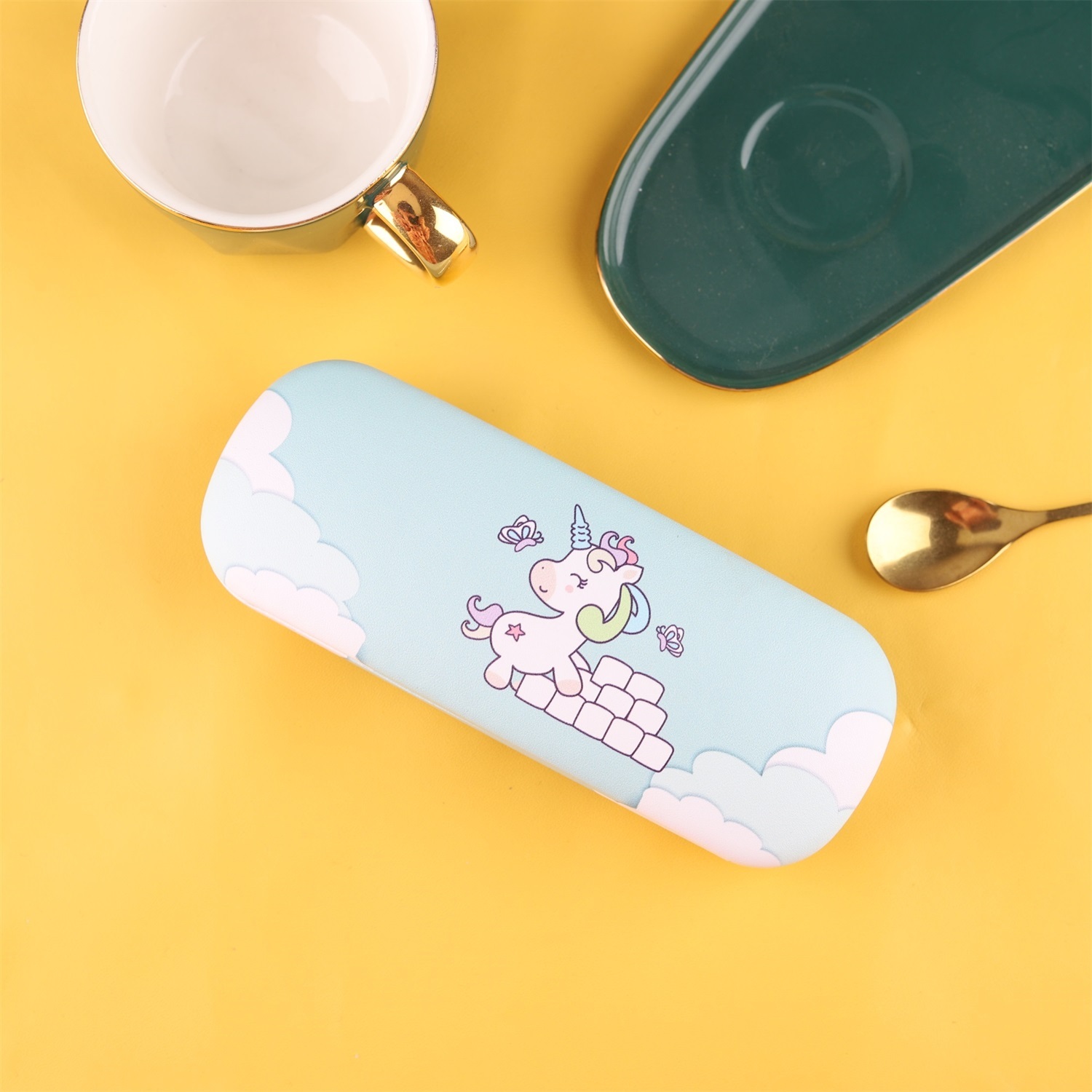 Nuage blanc licorne colorée