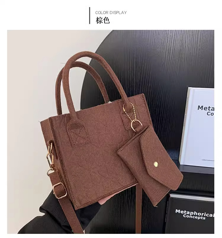 Borsa marrone con motivo amore