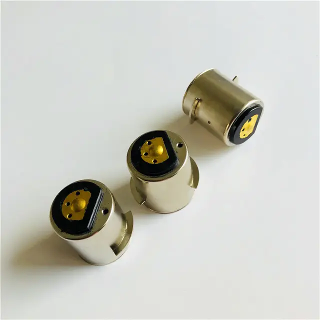 IEC標準内部絶縁体黒色ガラスP28Sニッケルメッキランプキャップ、ランプベース、電球ベース