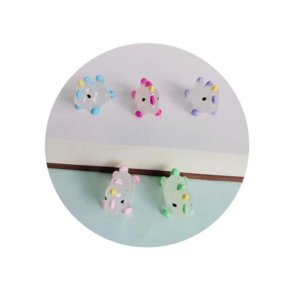 Kawaii carino luminoso 3D unicorno ciondoli di cavallo in resina animale in miniatura casa delle bambole figurine orecchini portachiavi risultati