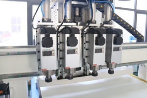 Vendita in fabbrica quattro mandrini completamente automatico carico e scarico ATC Router macchina di CNC facile da usare ecologico