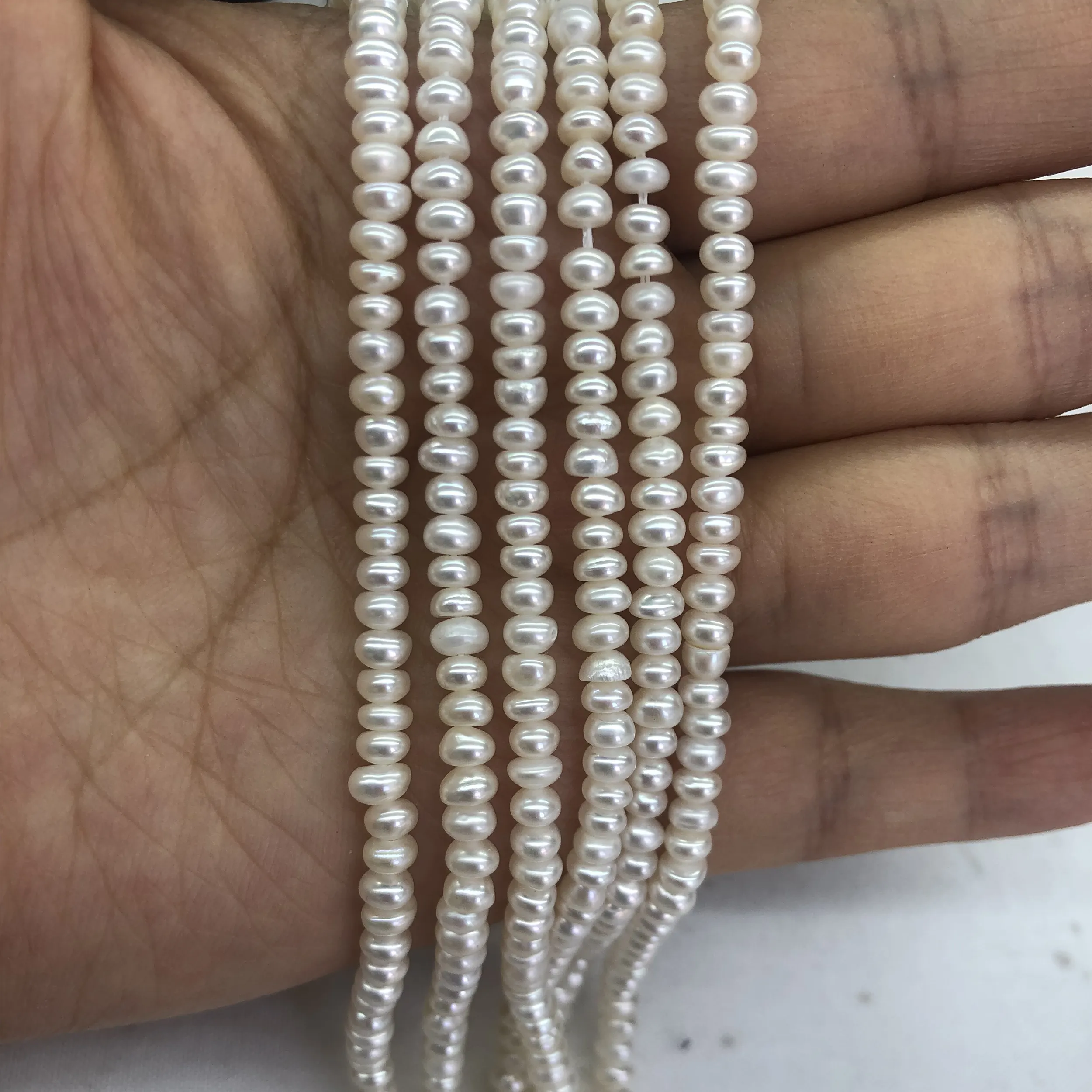 Commercio all'ingrosso sciolto filo di perle d'acqua dolce 2.5-3mm forma di pane perla di piccole dimensioni a forma di bottone braccialetto collana fai da te piccola perla