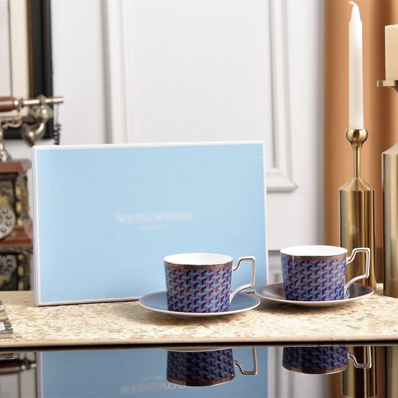 Type a-2 cups and 2 saucers