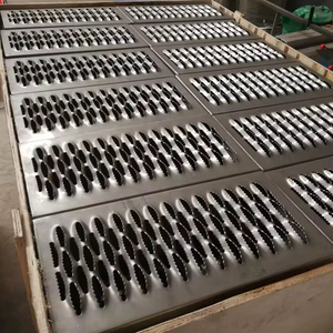 镀锌防滑鳄鱼嘴钢格板耐用高负荷5地板排水系统，用于钢制人行道穿孔