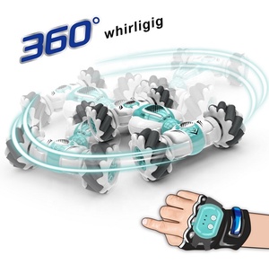 最新の2.4Ghz4WD両面スタントカージェスチャセンサーコントロールRCカーウォッチリモコンカーおもちゃ - Product Image 4