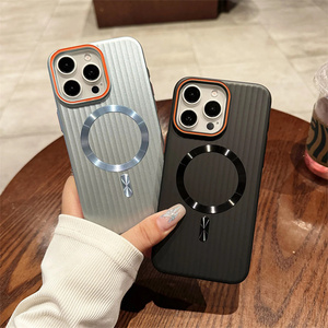 เคสโทรศัพท์ PC ผิวลูกฟูกสไตล์เคลือบโลหะสำหรับ iPhone 12 13 14 15 16 PRO MAX ที่ชาร์จแบบแม่เหล็ก - Product Image 2