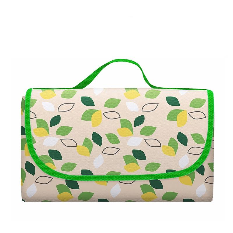 Couleur verte de petite feuille volante