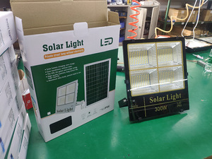 60W 100W 200W 300W năng lượng mặt trời lũ ánh sáng sân ánh sáng hệ thống dây điện miễn phí năng lượng mặt trời tự động sạc Đèn Ngoài Trời - Product Image 4